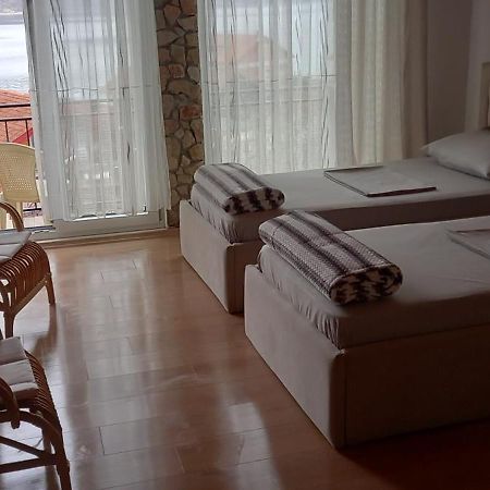 Roleo Guest House Lini Buitenkant foto