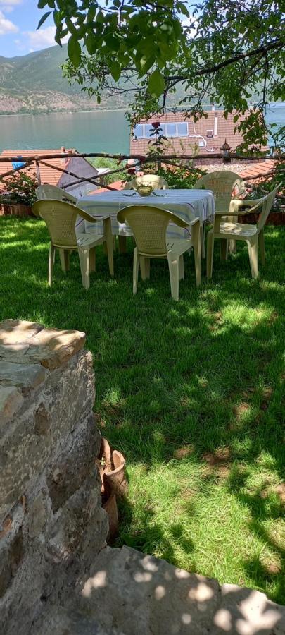 Roleo Guest House Lini Buitenkant foto