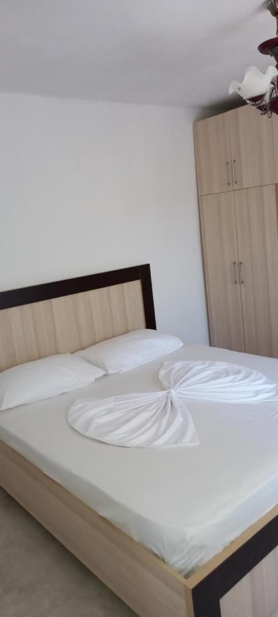 Roleo Guest House Lini Buitenkant foto