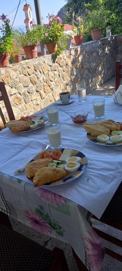 Roleo Guest House Lini Buitenkant foto