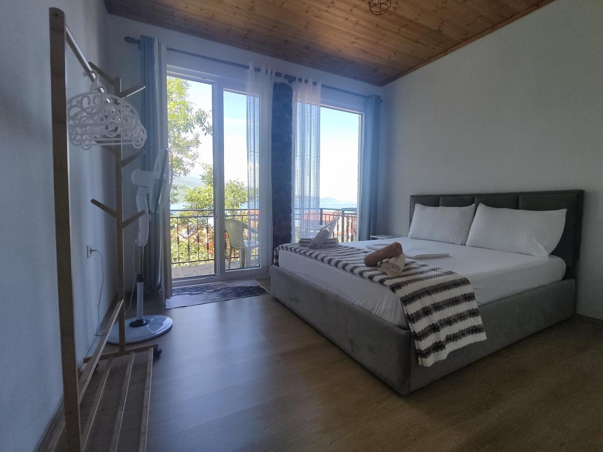 Roleo Guest House Lini Buitenkant foto