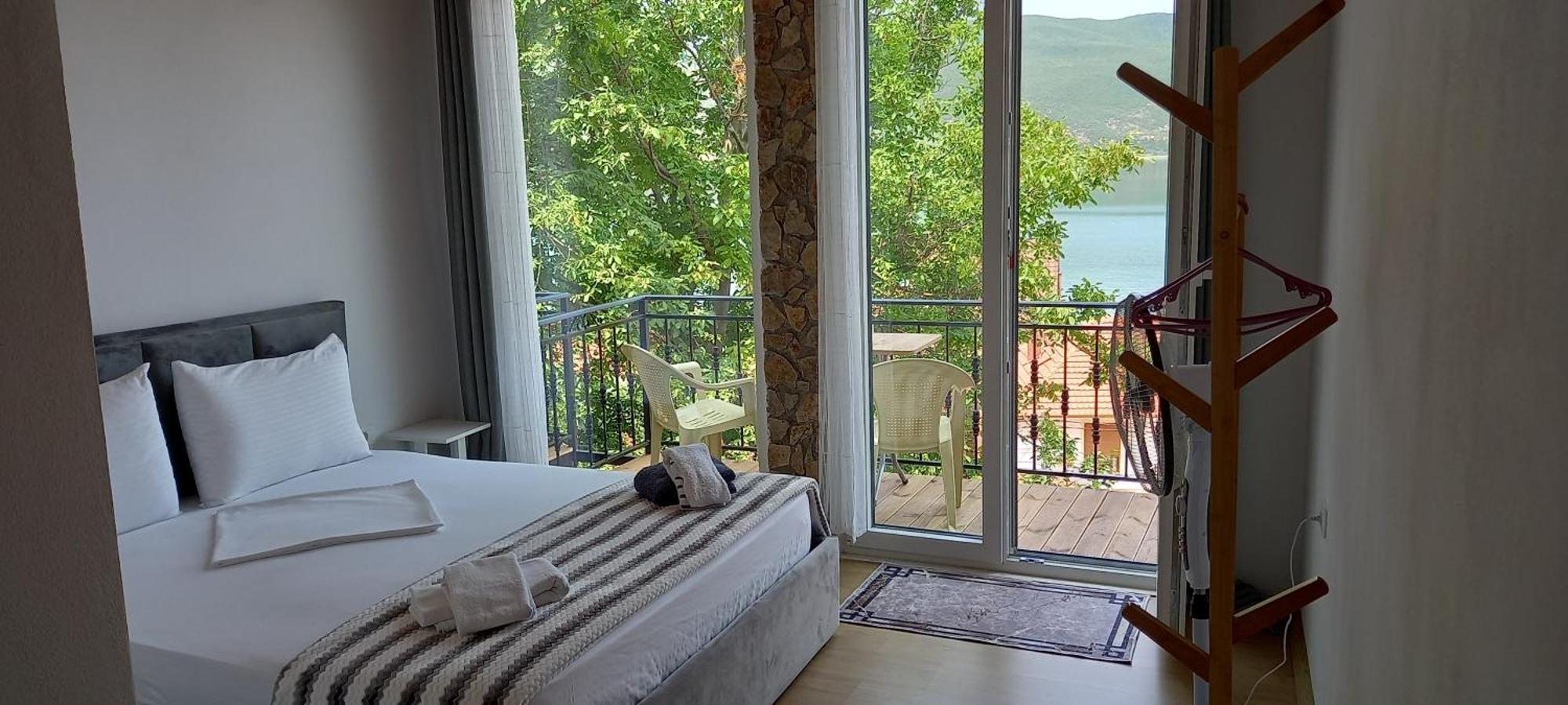 Roleo Guest House Lini Buitenkant foto
