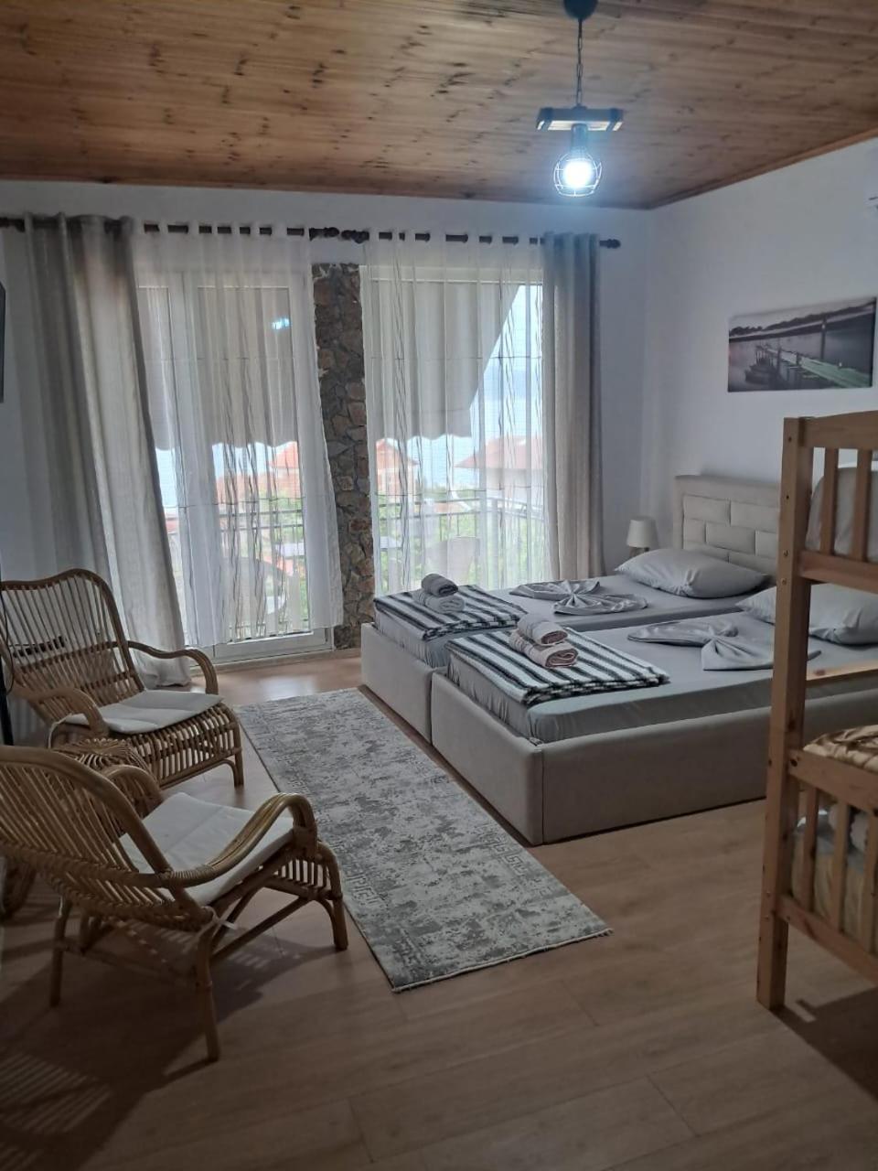 Roleo Guest House Lini Buitenkant foto