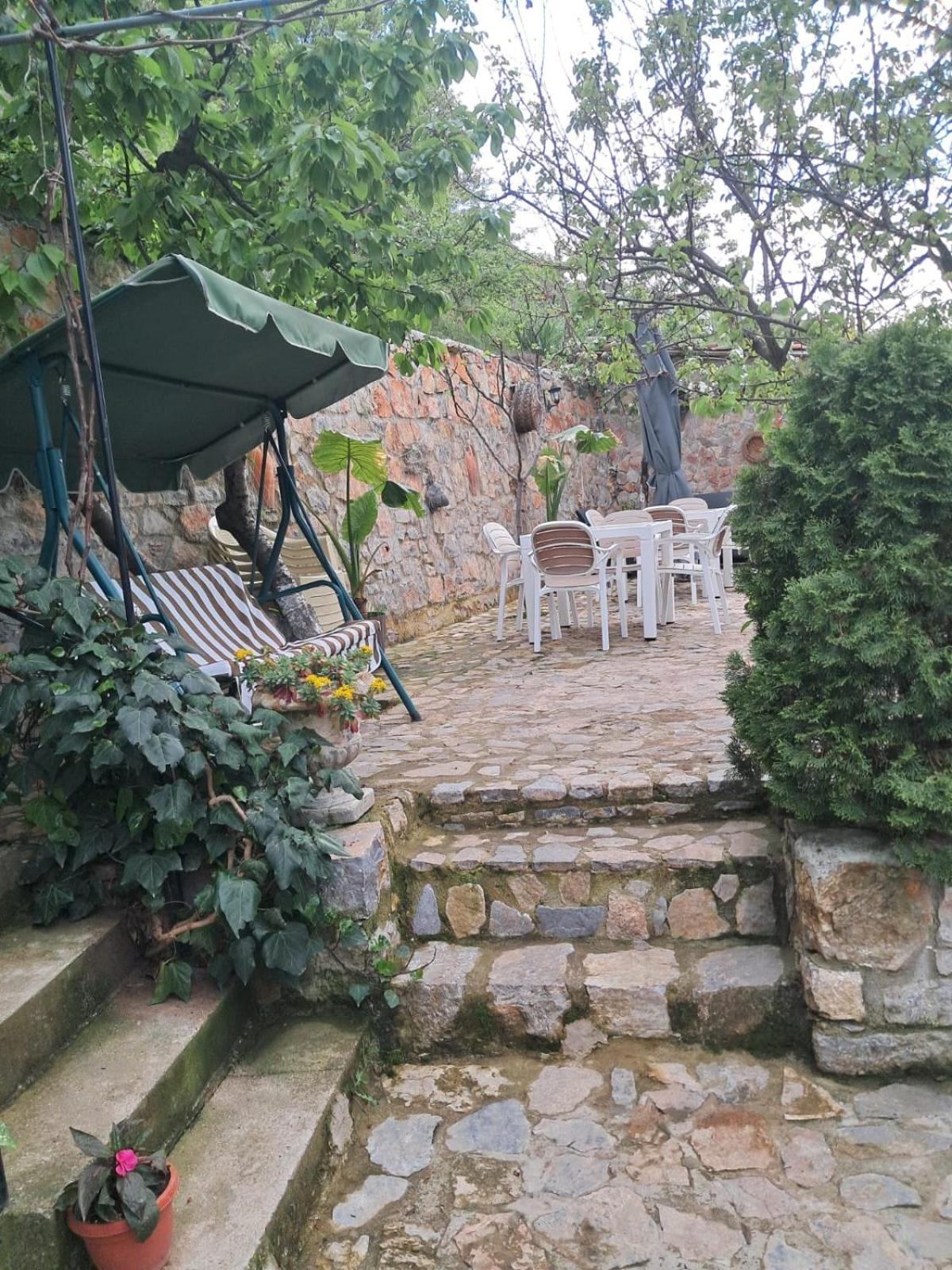 Roleo Guest House Lini Buitenkant foto