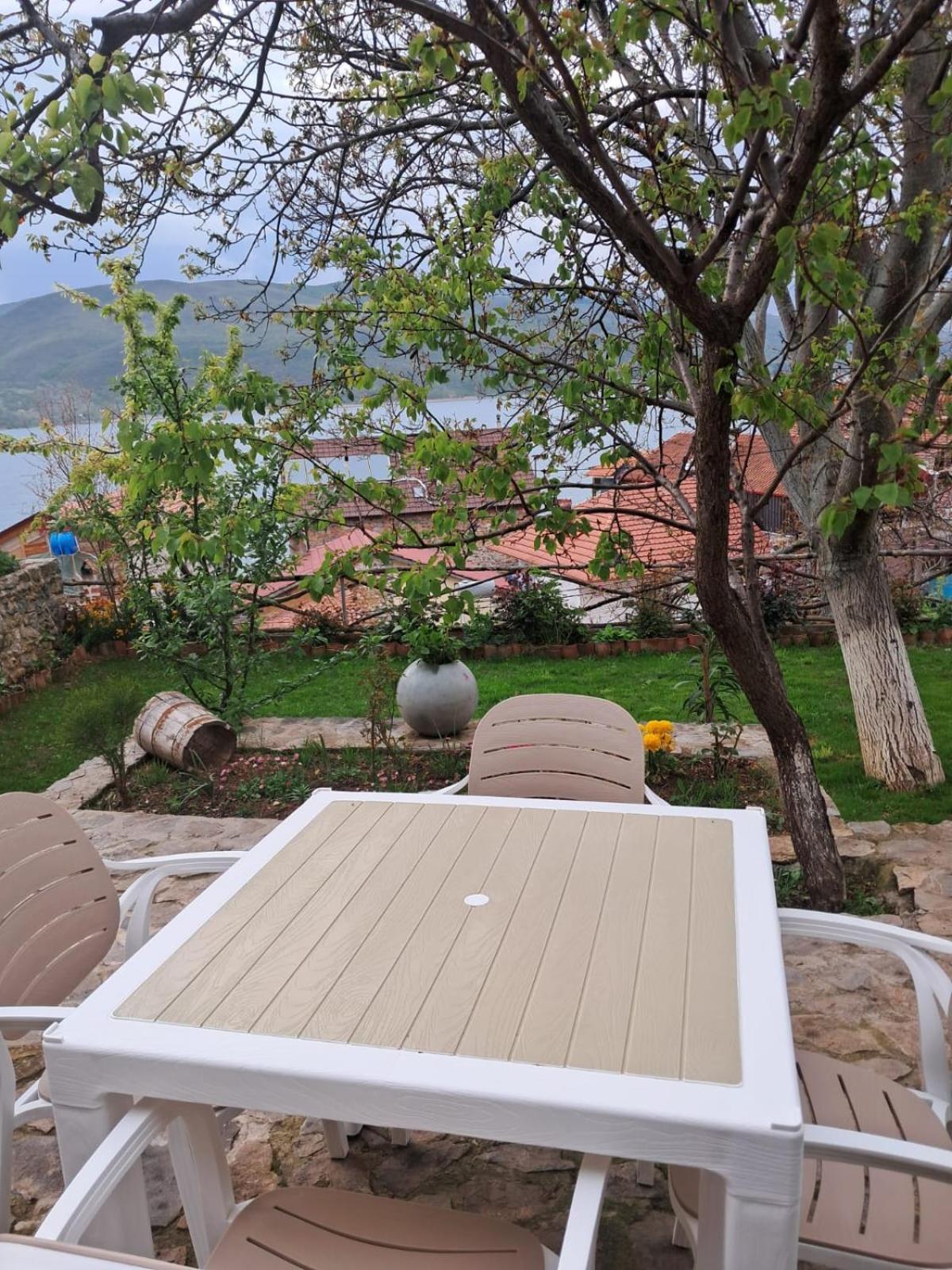 Roleo Guest House Lini Buitenkant foto